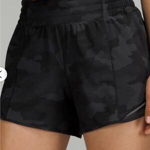 Lululemon Black Camo Hotty Hot Shorts, Size 10, 2.5 inch